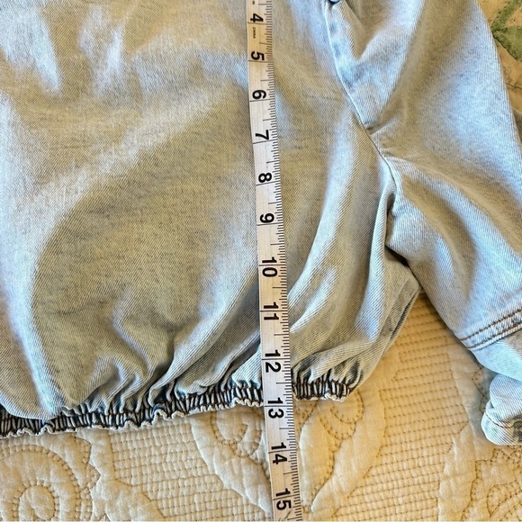 NWT WeWoreWhat cropped denim top ruffle peasant sleeve crop blouse women’s small - Picture 2 of 8